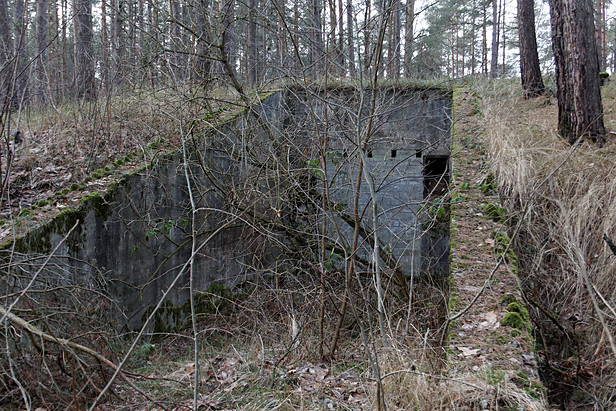 Militärfeldbahn Świnoujście Przytor: Einfahrt in Geschützbunker, Ostseite